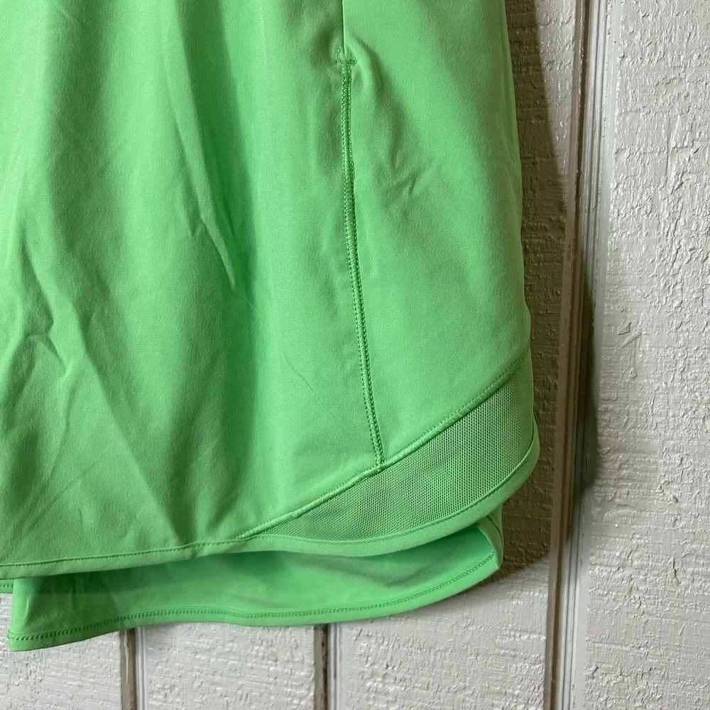 Lululemon Hotty Hot High Rise Skirt in Scream Green, size 4.